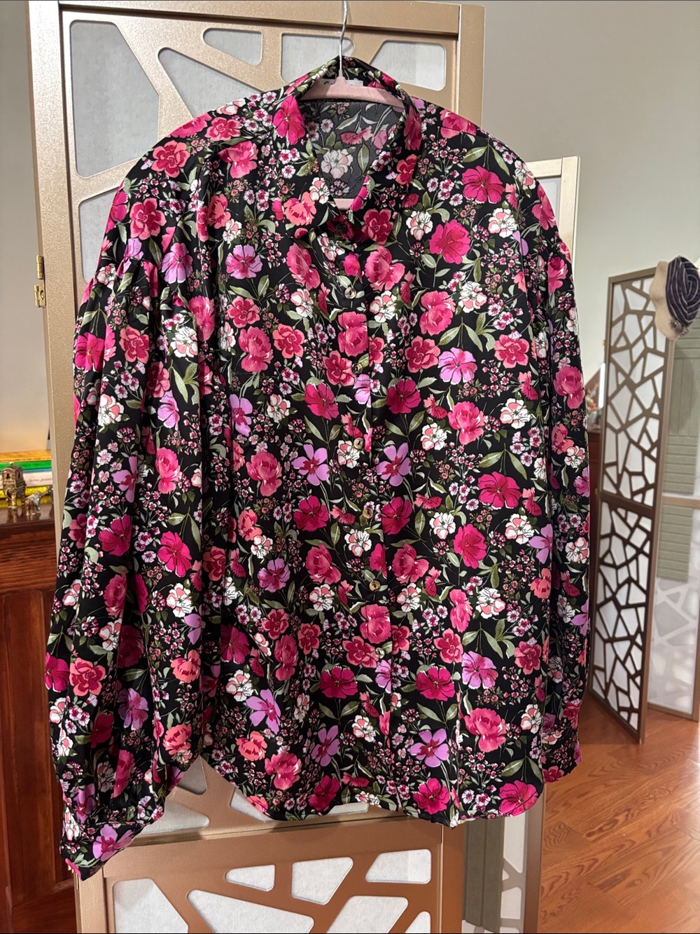 Floral Button-Up Blouse in Black and Pink